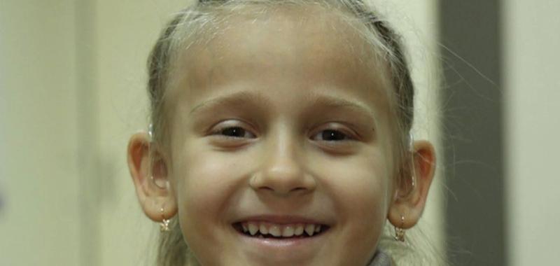 5-летняя Иванна из Запорожья снова слышит благодаря слуховым аппаратам от Фонда Рината Ахметова