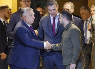 Зеленский и Орбан пожали руки в Испании: момент попал в объективы камер