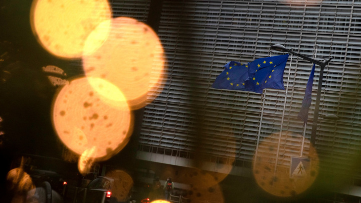 Песков: ЕС не сможет заморозить активы ВПК России, поскольку в ЕС их нет
