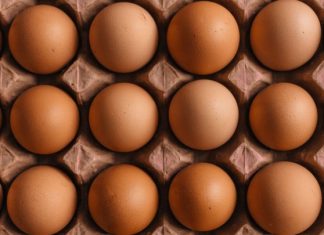 Минсельхоз РФ: цены на куриные яйца в торговых сетях снизятся в ближайшее время