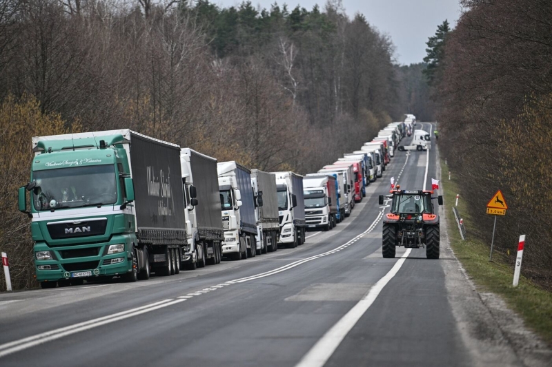 "Блокада будет иметь тяжелые последствия", – власти Украины ответили Польше