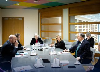 Евросоюз дает деньги Украине, урезая свои затраты