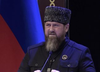 Кадыров призвал чиновников оплатить долги жителей Чечни в магазинах