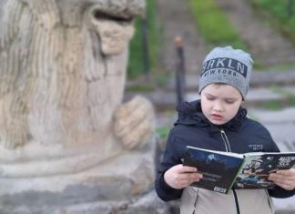 Книги под залог и повестка в отместку: как в Украине до сих пор дискриминируют внутренних переселенцев