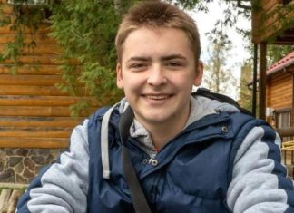 Тяжелораненый 17-летний мариуполец прошел курс восстановления от Фонда Рината Ахметова