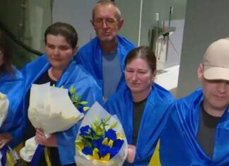 «Дома»: Зеленский показал трогательные кадры с украинцами, которых удалось вернуть из плена РФ. Видео