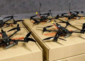 Смертельный сюрприз для врага: Порошенко передал партию новейших экспериментальных FPV-дронов бойцам батальона «Ахиллес»