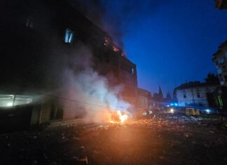 Дроны-камикадзе и баллистика: Кремль атаковал Львов — в Сети появились кадры