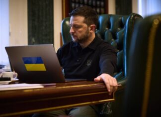 Зеленский созвонился с Алиевым и указал на признаки причастности РФ к катастрофе AZAL