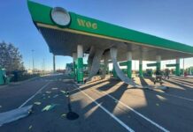 Войска РФ ударили «Искандером» по Николаеву, есть жертва: спасатели показали видео