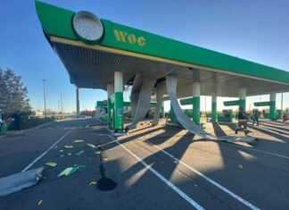 Войска РФ ударили «Искандером» по Николаеву, есть жертва: спасатели показали видео