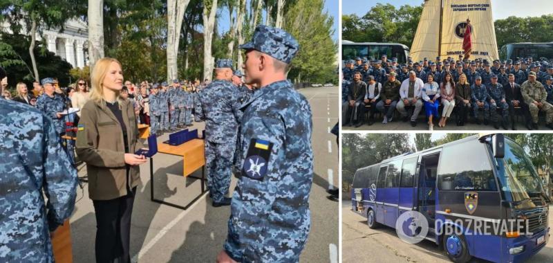 Елена Кондратюк вместе с латвийскими благотворителями передала автобусы и гуманитарную помощь одесским лицеистам