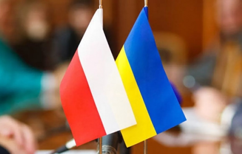 МИД Польши посетовал на "ухудшение положения поляков в Украине" - Киев дал ответ 